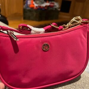 lululemon city essential mini shoulder bag new berry rumble